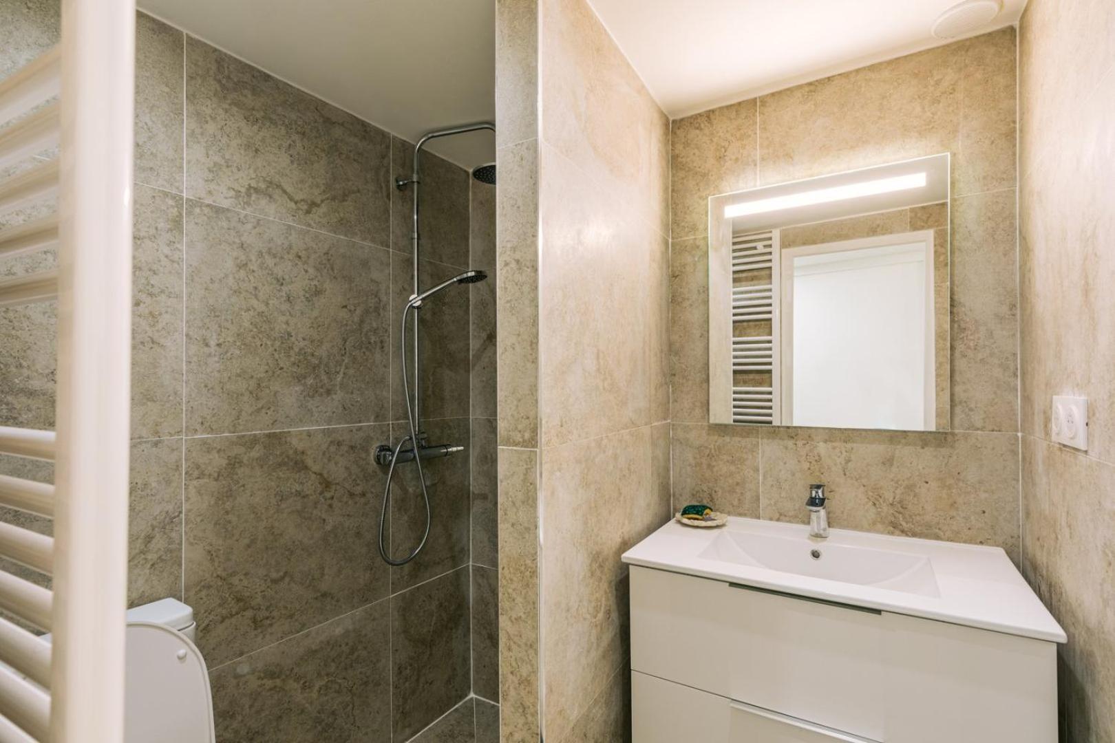 Appartement Guestready - Lovely In Paris, 15 Minutes From Notre Dame Cathedral. Parijs